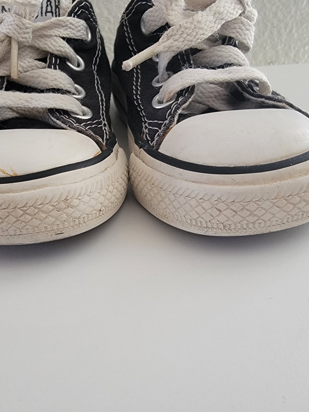 Converse Toddler Baby Black and White Low Top Sneakers Size 5 - Picture 2 of 5